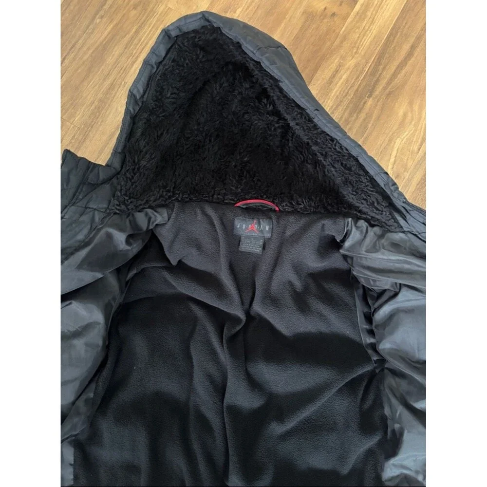 Jordan Kids Boys Youth Black Warm Winter Puffer Jacket with Hood Size Medium
